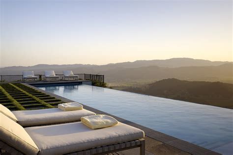 Infinity Pool 